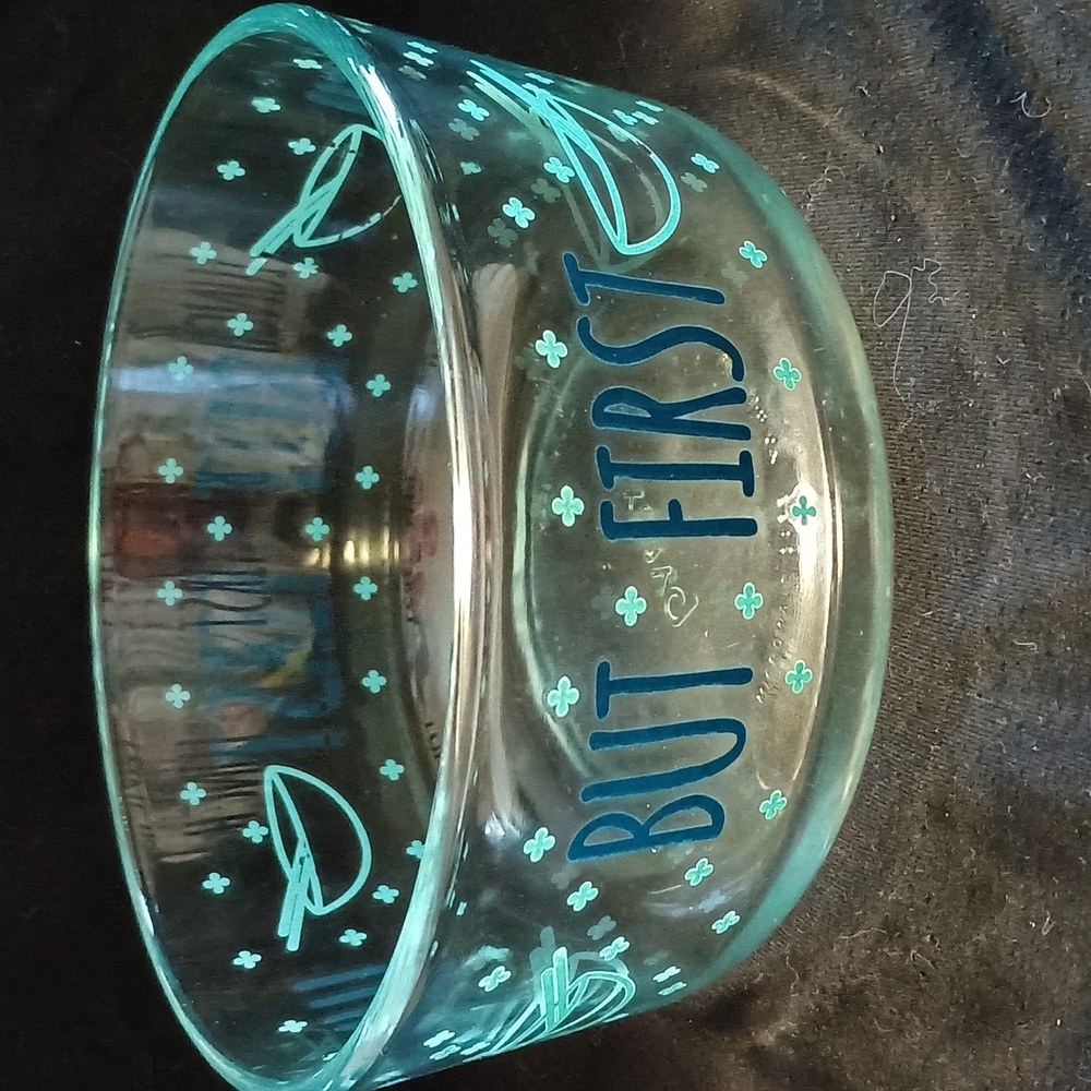 Pyrex food storage bowl glass